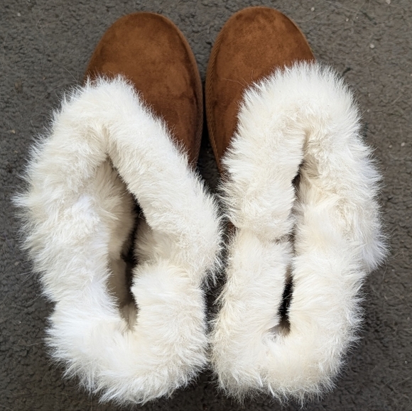 Juicy Couture Woman's Koded Faux Fur Winter Boots - Picture 10 of 11